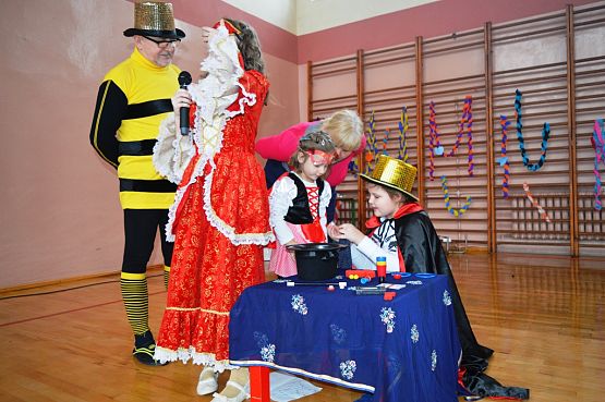 Grafika #2: Bal Karnawałowy