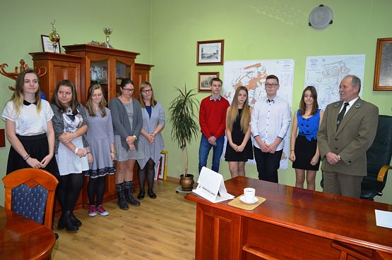 Grafika #0: Wizyta ze świątecznymi prezentami w Nadleśnictwie Lębork