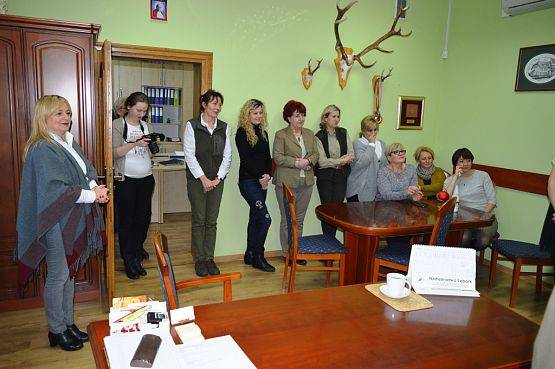 Grafika #2: Wizyta ze świątecznymi prezentami w Nadleśnictwie Lębork