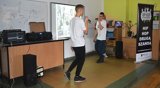 Grafika #4: Realizacja programu "Hip-hop w resocjalizacji" w naszym Gimnazjum.