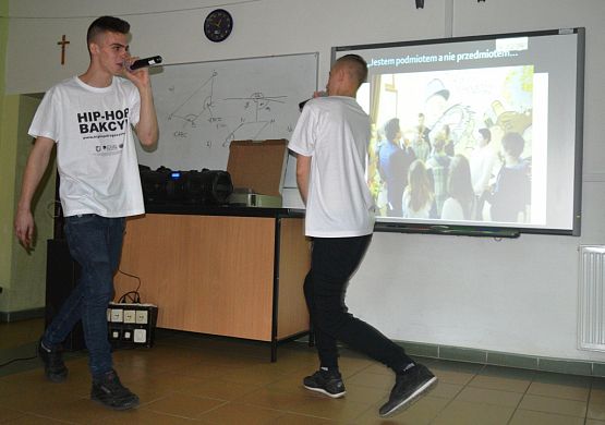 Grafika #5: Realizacja programu "Hip-hop w resocjalizacji" w naszym Gimnazjum.