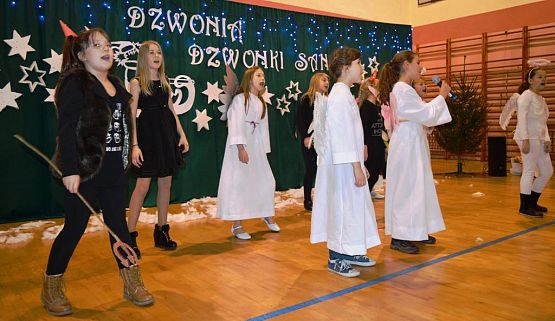 Grafika #8: KIERMASZ BOŻONARODZENIOWY