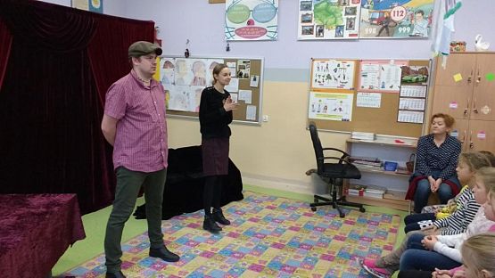 Grafika #8: Spektakle profilaktyczne - Teatr Kurtyna