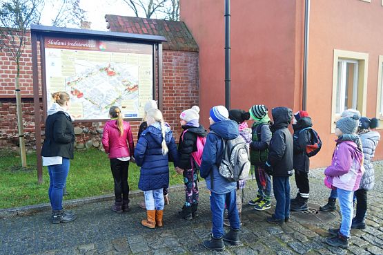 Grafika #4: "Warsztaty garncarskie w muzeum w Lęborku"