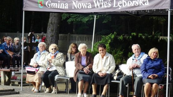 Grafika #5: Uroczystości na cmentarzu w Krępie Kaszubskiej