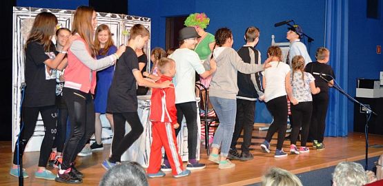 Grafika #6: "Wieżowisko 2016"