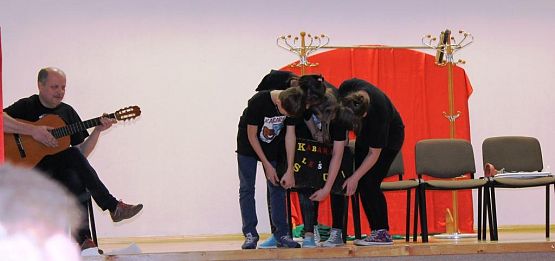 Grafika #4: "Grand Prix-nagrody aktorskie dla Kabaretu Leśni skauci"