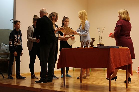 Grafika #6: "Grand Prix-nagrody aktorskie dla Kabaretu Leśni skauci"