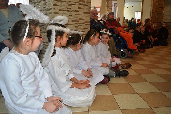 Grafika #2: Jasełka w Domach Pomocy Społecznej