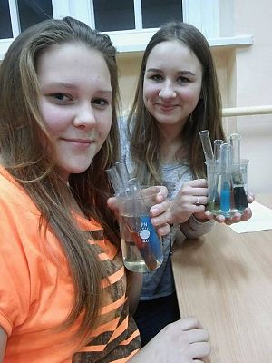 Grafika #3: Warsztaty chemiczne "Nie tylko cukier słodki"