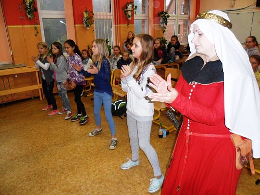 Grafika #8: ŻYWA LEKCJA HISTORII