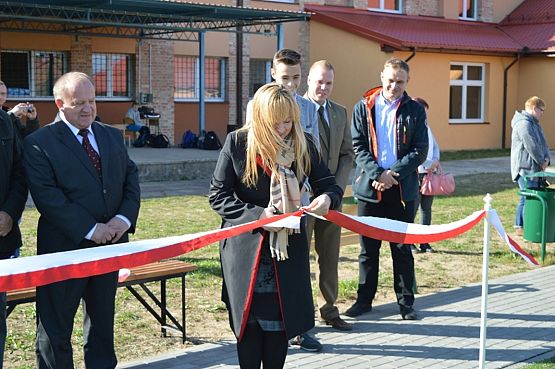 Grafika #4: UROCZYSTE OTWARCIE BOISKA SZKOLNEGO