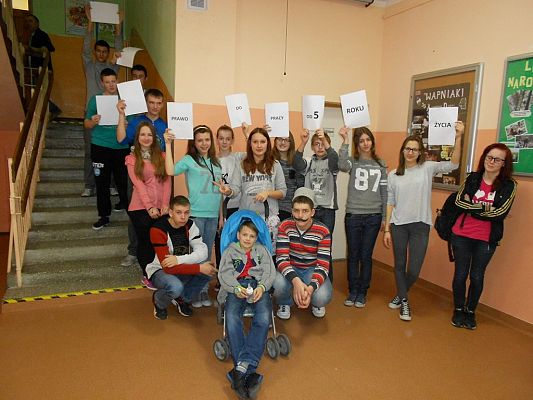 Grafika #0: Apel samorządowy - II Gimnazjum