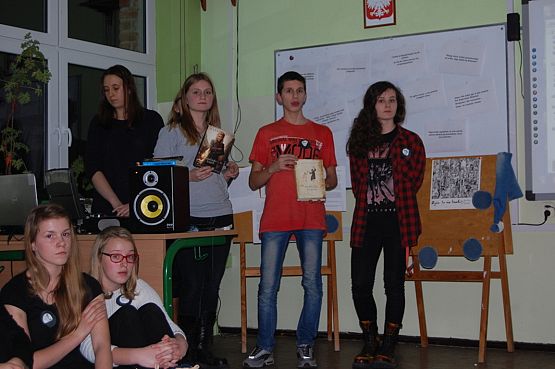 Grafika #0: "Bardzodługalekcjajęzykapolskiego"