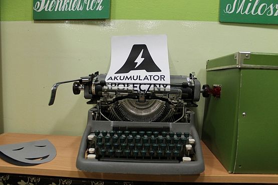 Grafika #7: "Bardzodługalekcjajęzykapolskiego"