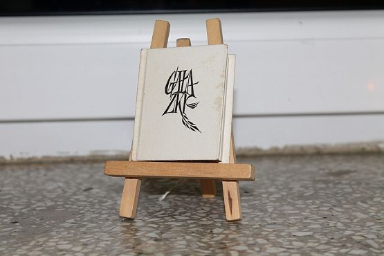 Grafika #16: "Bardzodługalekcjajęzykapolskiego"