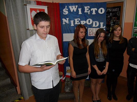 Grafika #1: Apel z okazji Święta Niepodległości.