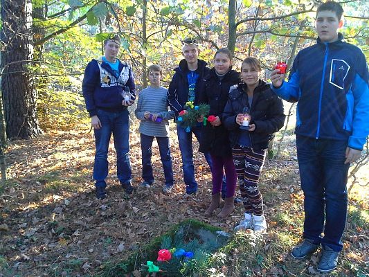 Grafika #3: Wyjście na cmentarz.