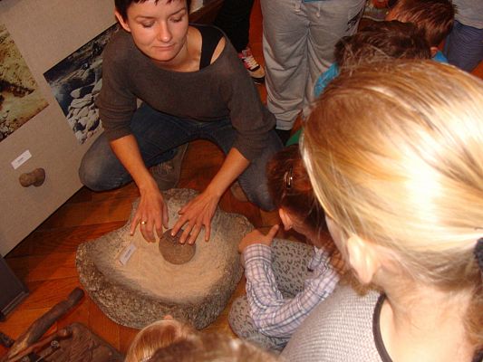 Grafika #2: Lekcja historii klasy IV w lęborskim muzeum