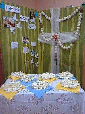 Grafika #3: Jan Paweł II – Świętymi Bądźcie