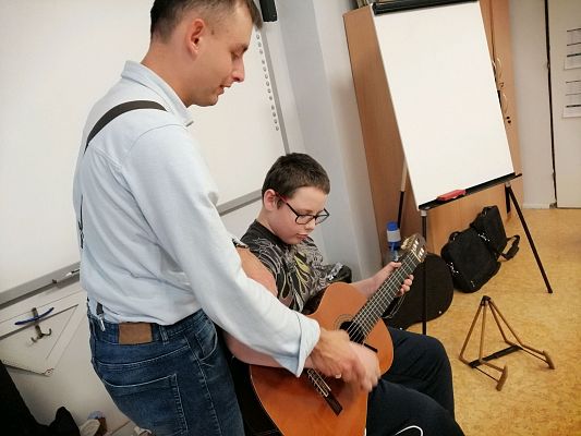 Grafika 4: Zajęcia nauki gry na gitarze
