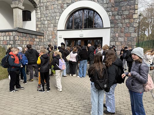 Grafika 69: Wizyta w teatrze - Narodowy Teatr Edukacji