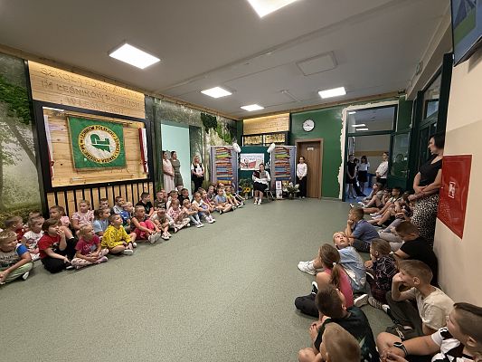 Narodowe czytanie - Szkoła Podstawowa w Leśnicach grafika