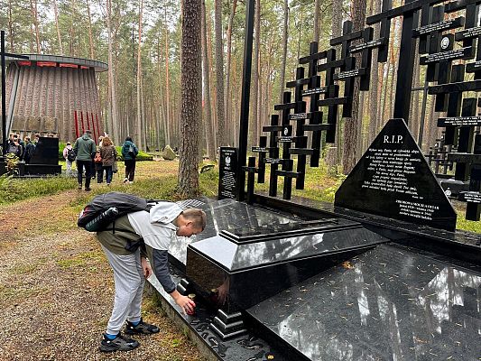 Grafika 4: Wyjazd do Miejsca Pamięci w Piaśnicy