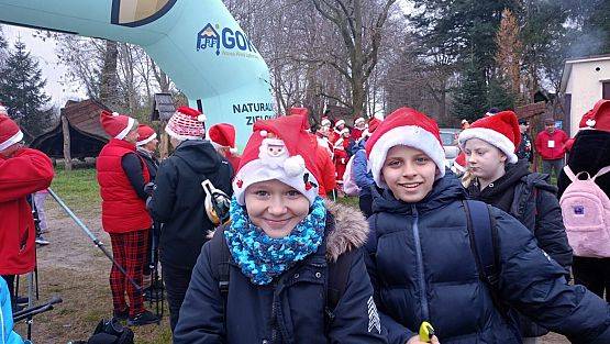 Grafika 2: Aktywne Mikołajki ze Szkolnym Kołem Turystycznym