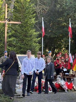 Grafika 7: Uroczystość ku czci Ofiar Marszu Śmierci -Krępa Kaszubska